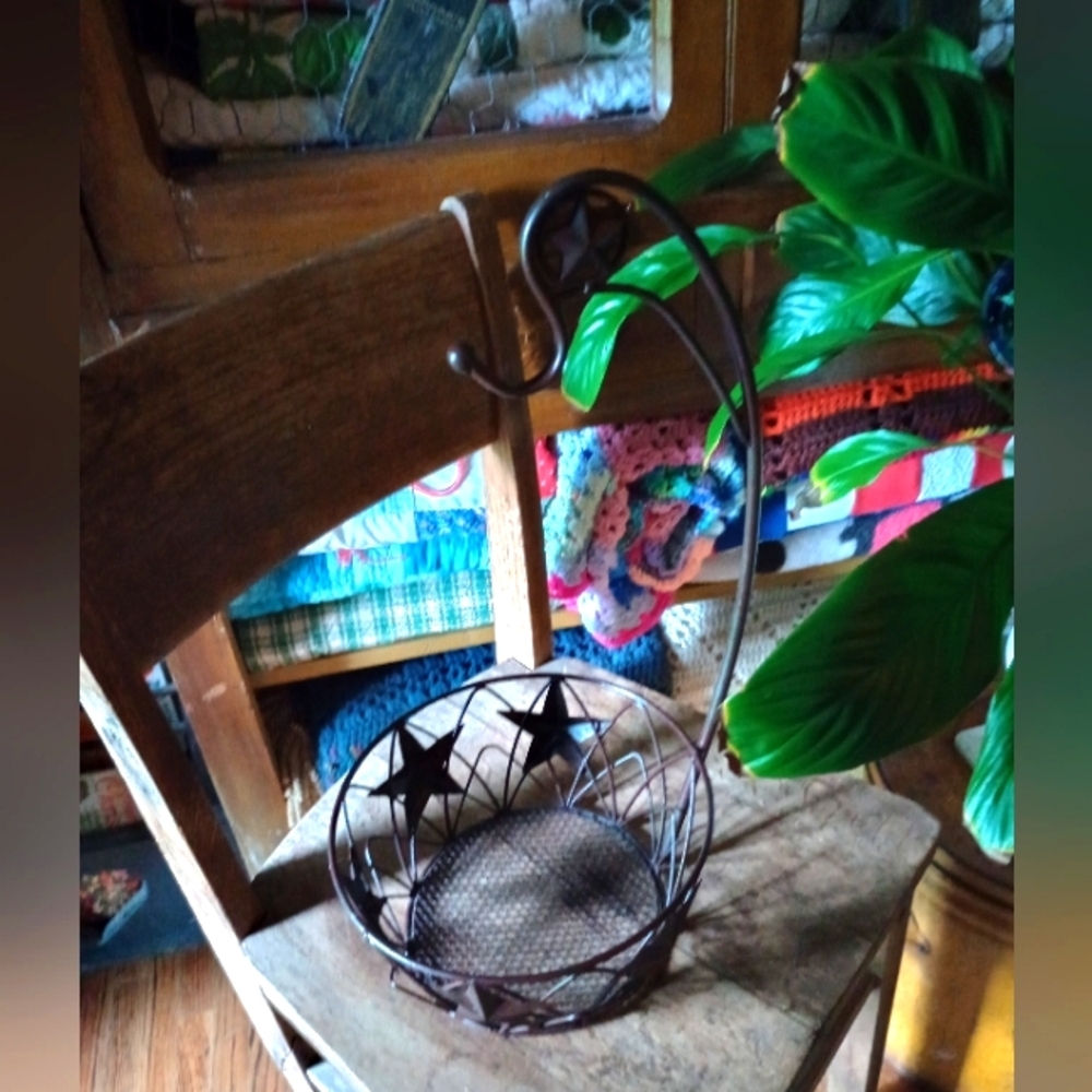Black Metal Rustic Star Fruit Basket